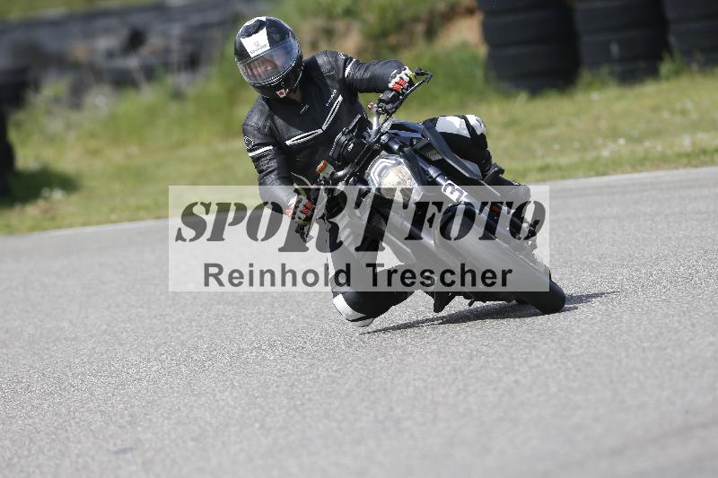 Archiv-2025/09 22.04.2025 Cornu Master School ADR/gruen-vert/3